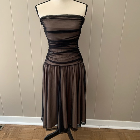 Shape FX cocktail formal dress black mesh over nude lining size 6 GUC - Picture 7 of 16